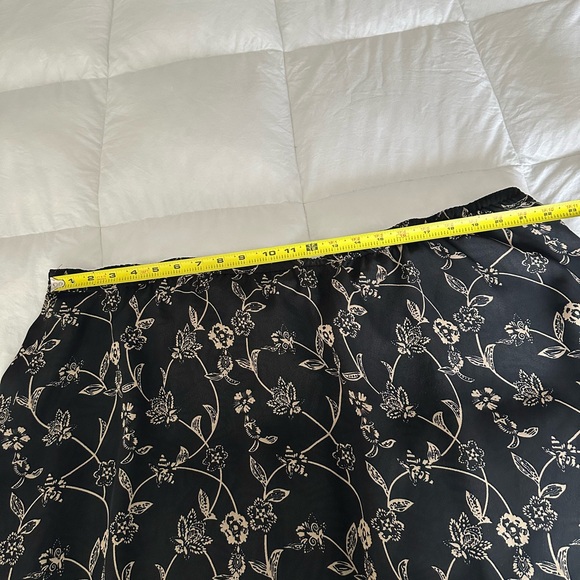 Chic Black & Tan reversible 2 print women’s plus 3X skirt. - Picture 5 of 8